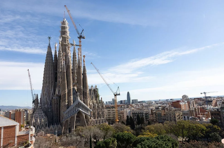兴建144年！巴塞罗那“圣家堂”塔楼终于封顶